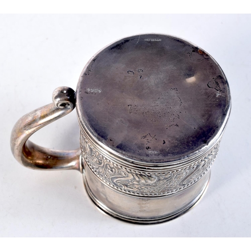 1669 - A SILVER MUG. 85 grams. 10.5 cm x 7.5 cm.