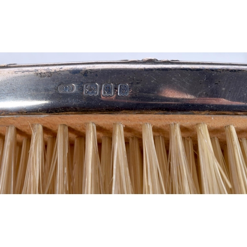 1675 - AN ART DECO SILVER AND TORTOISESHELL BRUSH SET. 800 grams overall. Largest 27 cm x 18 cm. (5)