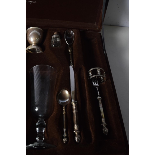 1711 - A CHRISTOPH WINDMANN SILVER CHAMPAGNE SET. 44 cm x 34 cm.