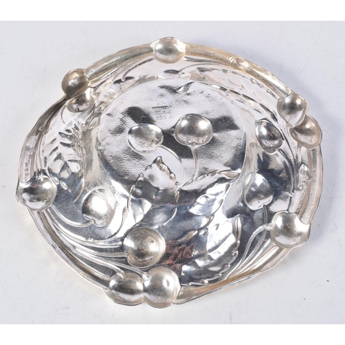 1714 - AN ART NOUVEAU SILVER DISH. 70 grams. 17 cm x 3 cm.