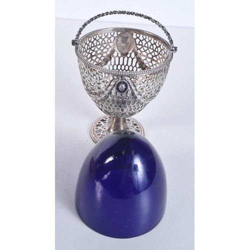 1730 - A GEORGE III SILVER SWING HANDLED BASKET. London 1797. Silver 120 grams. 10 cm x 9 cm.