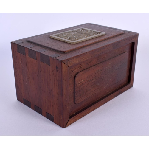 2003 - AN EARLY 20TH CENTURY CHINESE CARVED HARDWOOD AND JADE BOX Late Qing/Republic. 14 cm x 8 cm.