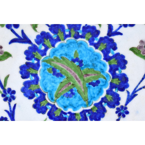 2017 - A LARGE TURKISH OTTOMAN IZNIK PLATE painted with flowers. 30 cm diameter.