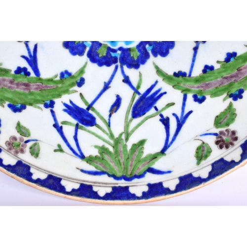 2017 - A LARGE TURKISH OTTOMAN IZNIK PLATE painted with flowers. 30 cm diameter.