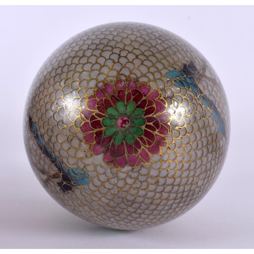 2022 - AN EARLY 20TH CENTURY JAPANESE MEIJI PERIOD PLIQUE A JOUR ENAMELLED EGG decorated with flowers. 15 c... 