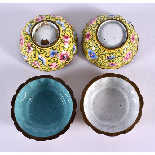 2025 - TWO 19TH CENTURY CHINESE CANTON ENAMEL BOXES AND COVERS Qing. Largest 7 cm wide. (2)