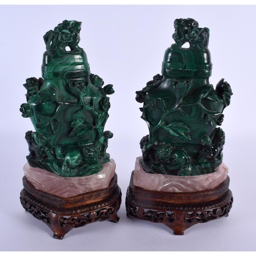 2033 - A PAIR OF 19TH CENTURY CHINESE MALACHITE AND ROSE QUARTZ VASES AND COVERS Qing. 21 cm x 9 cm.