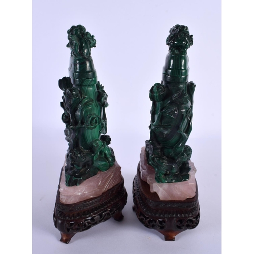 2033 - A PAIR OF 19TH CENTURY CHINESE MALACHITE AND ROSE QUARTZ VASES AND COVERS Qing. 21 cm x 9 cm.