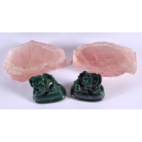 2033 - A PAIR OF 19TH CENTURY CHINESE MALACHITE AND ROSE QUARTZ VASES AND COVERS Qing. 21 cm x 9 cm.