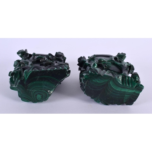 2033 - A PAIR OF 19TH CENTURY CHINESE MALACHITE AND ROSE QUARTZ VASES AND COVERS Qing. 21 cm x 9 cm.