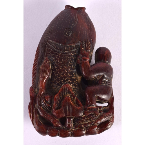 2049 - AN EARLY 20TH CENTURY CHINESE CARVED BUFFALO HORN SNUFF BOTTLE Late Qing/Republic. 9 cm x 5.5 cm.