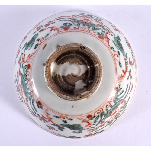 2050 - A LARGE 17TH CENTURY CHINESE SWATOW WARE WUCAI DISH Ming, together with a similar smaller bowl. Larg... 