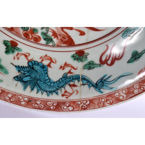 2050 - A LARGE 17TH CENTURY CHINESE SWATOW WARE WUCAI DISH Ming, together with a similar smaller bowl. Larg... 