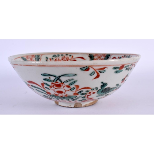 2050 - A LARGE 17TH CENTURY CHINESE SWATOW WARE WUCAI DISH Ming, together with a similar smaller bowl. Larg... 