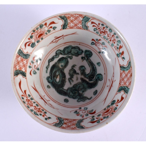 2050 - A LARGE 17TH CENTURY CHINESE SWATOW WARE WUCAI DISH Ming, together with a similar smaller bowl. Larg... 