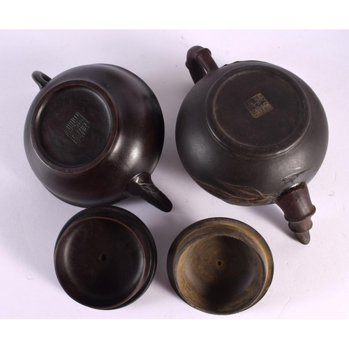 2069 - FIVE CHINESE YIXING POTTERY TEAPOT AND COVERS. Largest 15 cm wide. (5)