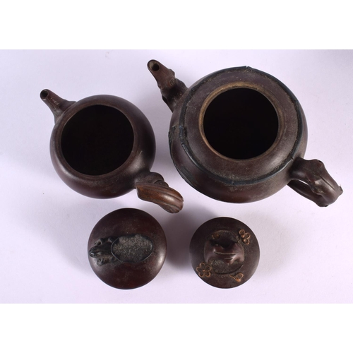 2070 - FIVE CHINESE YIXING POTTERY TEAPOT AND COVERS. Largest 15 cm wide. (5)