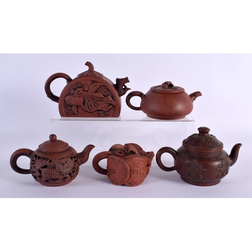 2071 - FIVE CHINESE YIXING POTTERY TEAPOT AND COVERS. Largest 15 cm wide. (5)