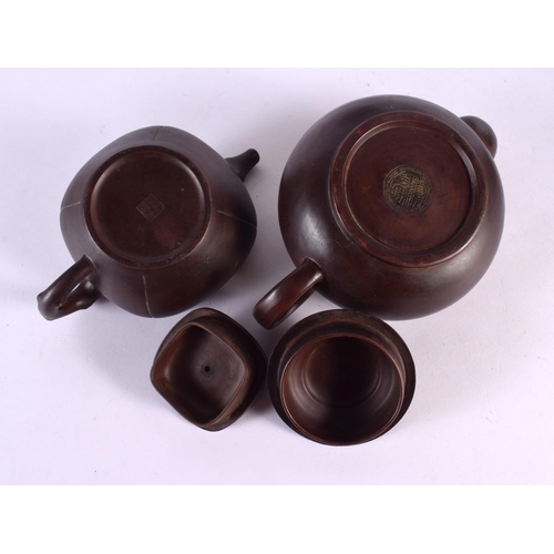 2073 - FIVE CHINESE YIXING POTTERY TEAPOT AND COVERS. Largest 15 cm wide. (5)