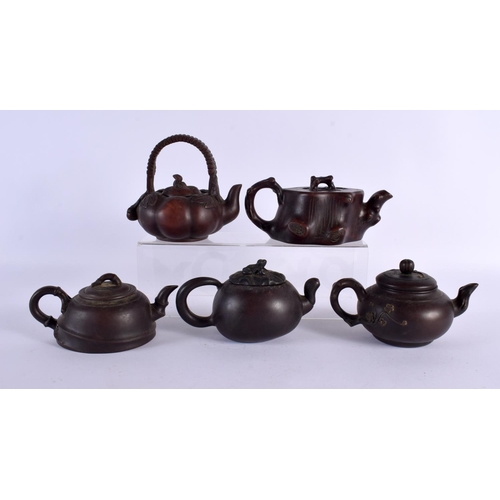 2075 - FIVE CHINESE YIXING POTTERY TEAPOT AND COVERS. Largest 15 cm wide. (5)