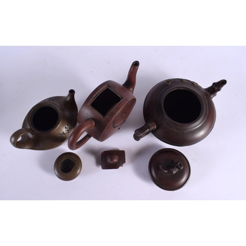 2076 - FIVE CHINESE YIXING POTTERY TEAPOT AND COVERS. Largest 15 cm wide. (5)