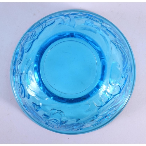 2107 - A 19TH CENTURY CHINESE PEKING BLUE GLASS BOWL Qing, decorated with figures. 16 cm diameter.