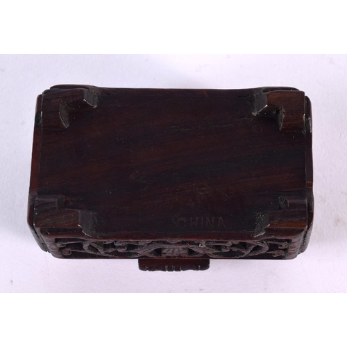 2120 - AN EARLY 20TH CENTURY CHINESE CARVED JADE AND HARDWOOD BOX Late Qing/Republic. 8 cm x 5 cm.