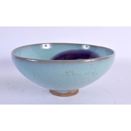 2123 - A CHINESE JUNYAO STONEWARE BOWL 20th Century. 17 cm diameter.