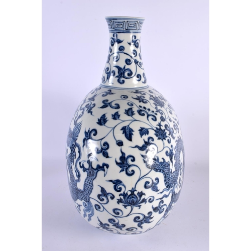 2125 - A LARGE CHINESE BLUE AND WHITE PORCELAIN PILGRIM FLASK 20th Century, painted with dragons. 45 cm x 3... 