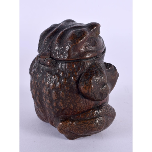 2135 - A 19TH CENTURY JAPANESE MEIJI PERIOD BRONZE FROG INKWELL. 7 cm x 6 cm.