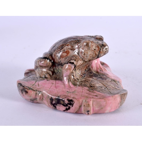 2136 - A CHINESE REPUBLICAN PERIOD PINK AGATE STONE FROG modelled upon a lily pad. 7.5 cm x 7.5 cm.