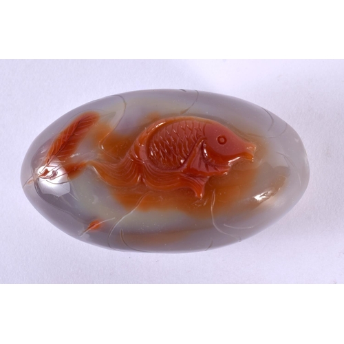 2142 - A CHINESE CARVED AGATE SAGE BOULDER 20th Century. 230 grams. 8.25 cm x 4.5 cm.