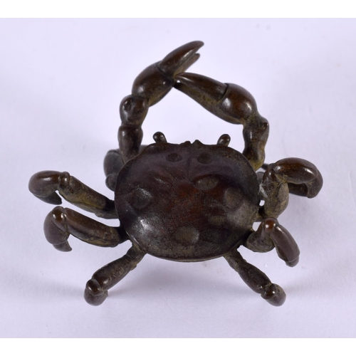 2191 - A JAPANESE BRONZE CRAB OKIMONO. 6 cm x 4 cm.