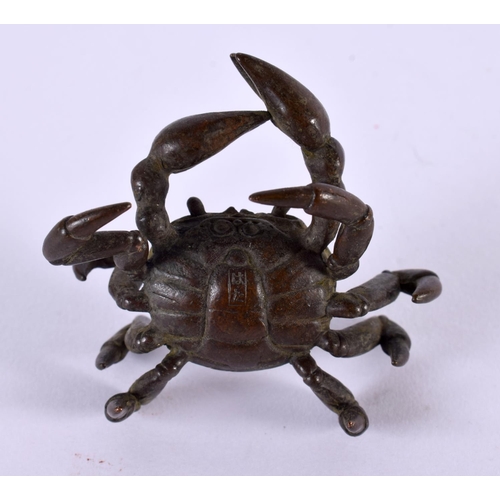 2191 - A JAPANESE BRONZE CRAB OKIMONO. 6 cm x 4 cm.