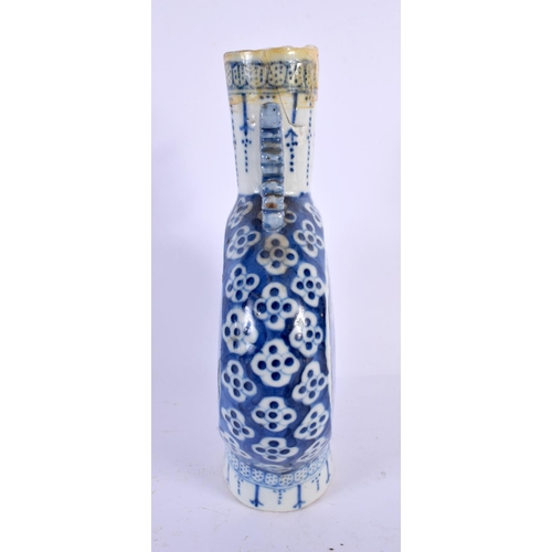 2209 - A 19TH CENTURY CHINESE BLUE AND WHITE PORCELAIN PILGRIM FLASK Qing. 22 cm x 12 cm.