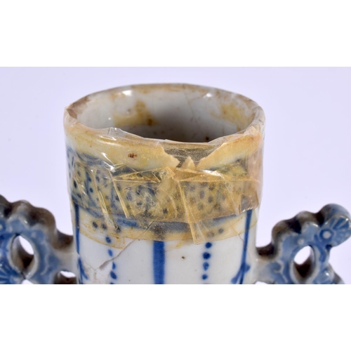 2209 - A 19TH CENTURY CHINESE BLUE AND WHITE PORCELAIN PILGRIM FLASK Qing. 22 cm x 12 cm.