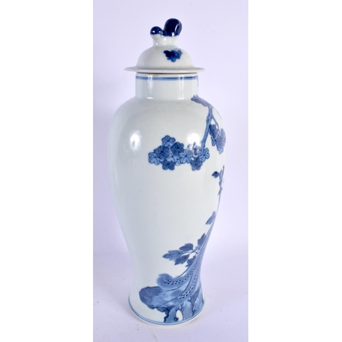 2216 - A LARGE 19TH CENTURY CHINESE BLUE AND WHITE PORCELAIN VASE AND COVER Qing. 30 cm high.