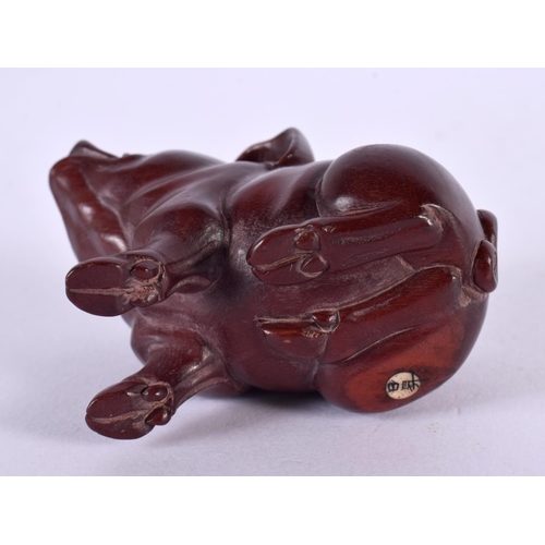 2232 - A JAPANESE CARVED BOXWOOD PIG OKIMONO. 7 cm x 5 cm.