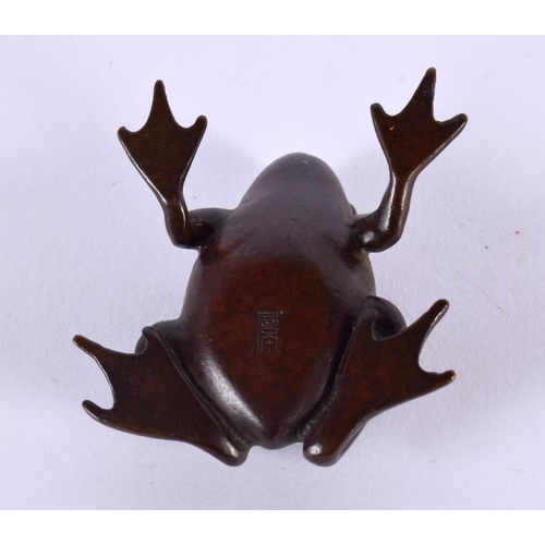 2248 - A JAPANESE BRONZE TOAD OKIMONO. 4 cm x 4 cm.