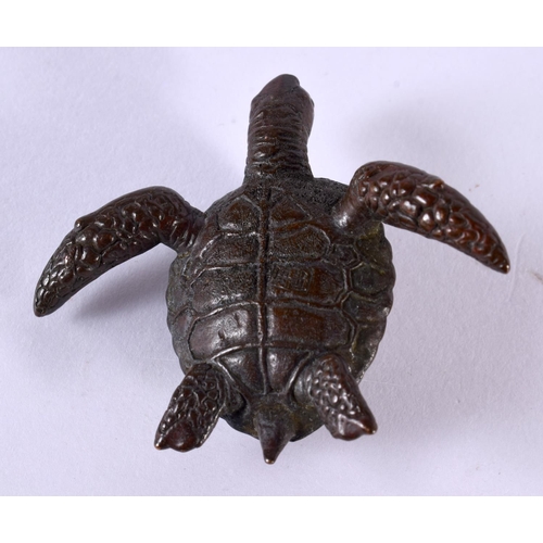 2249 - A JAPANESE BRONZE TORTOISE OKIMONO. 5 cm x 3 cm.