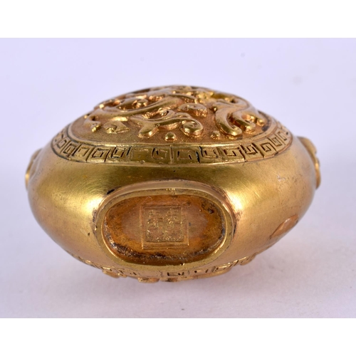 2260 - A RARE 19TH CENTURY CHINESE GILT BRONZE SNUFF BOTTLE Qing. 6 cm x 4.5 cm.