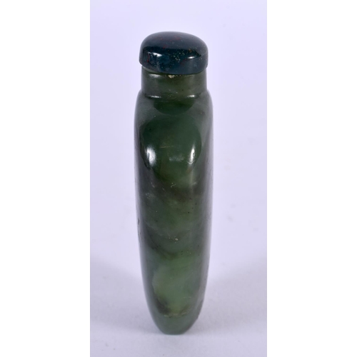 2269 - A 19TH CENTURY CHINESE CARVED JADE SNUFF BOTTLE Qing. 7 cm x 3.5 cm.