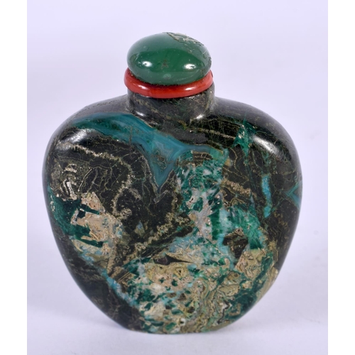 2272 - A 19TH CENTURY CHINESE CARVED HARDSTONE SNUFF BOTTLE Qing. 7.5 cm x 5 cm.