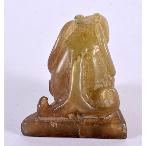 2309 - A CHINESE CARVED JADE FIGURE OF A BIRD 20th Century. 5 cm x 3 cm.