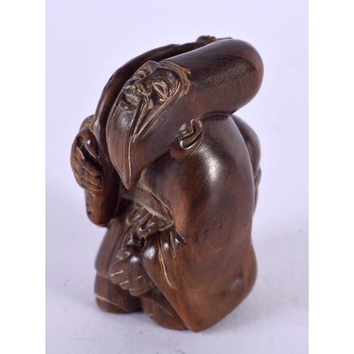 2324 - A JAPANESE CARVED BOXWOOD SAGE NETSUKE. 6 cm x 3 cm.