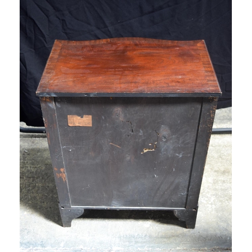 3497 - An Edwardian bow fronted four drawer chest of drawers 77 x61 x 34 cm.