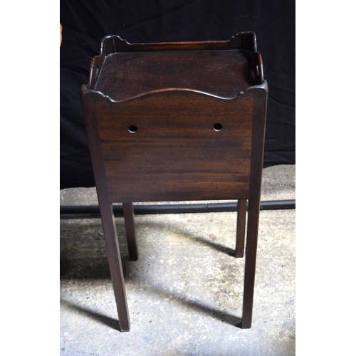 3499 - A Georgian mahogany bedside cabinet 80 x 39 x 32 cm.