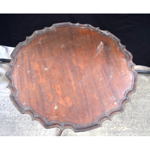 3502 - A Georgian tilt top tea table 75 x 61 cm.