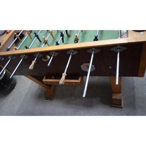 3505 - A Vintage European Table football game 97 x 141 x 94 cm.