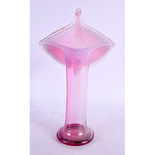 1 - AN EDWARDIAN JACK IN A PULPIT PINK AND CLEAR GLASS VASE. 28 cm x 13 cm.